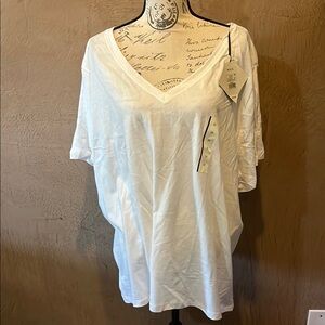 4X Ava & Viv White V-Neck Women's Top